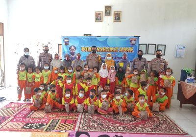 Polisi Sahabat Anak, Polsek Demak Dampingi TK Mawardi