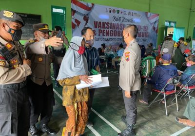 Peringati Hari Bhayangkara Ke -76, Polres Klaten Gelar Pengobatan  dan Vaksinasi Covid