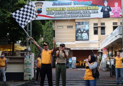 Peringatan Hari Bhayangkara Ke-76, Polres Banjarnegara Gelar Sepeda Gembira dan Jalan Santai Sinergitas TNI-Polri