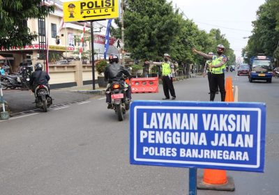 Percepat Vaksinasi, Polres Banjarnegara Buka Layanan Vaksin Pengguna Jalan