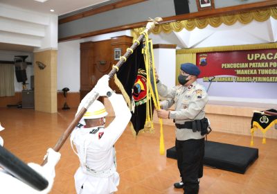 Sambut HUT Bhayangkara, Polda Jateng Gelar Tradisi Pencucian Pataka “MANEKA TUNGGAL DHARMA”