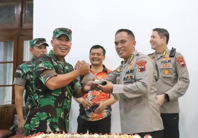 Suprise Pangdam IV Diponegoro untuk Kapolda Jateng di HUT Bhayangkara ke-76