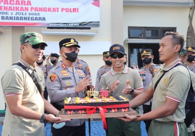 Peringatan Hari Bhayangkara Ke-76, Dandim 0704 Banjarnegara Beri Kejutan Ke Kapolres Banjarnegara