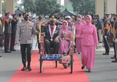 Kapolres Klaten Gelar Upacara Pelepasan Purna Bhakti Anggota dan PNS Periode Februari – Juli 2022