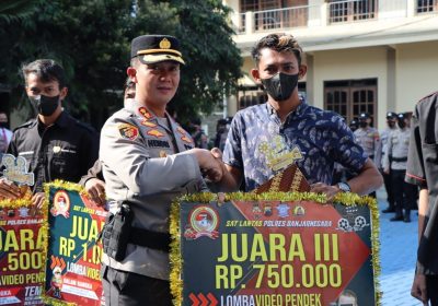 Polres Banjarnegara Serahkan Hadiah Pada Pemenang Lomba Video Pendek