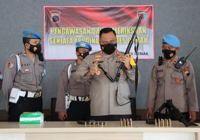 Cegah Pelanggaran, Propam Polres Demak Cek Senpi Personel