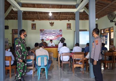 Sinergitas Bhabinsa dan Bhabinkamtibmas Monitoring Penetapan DPT Pilkades Desa Binaan