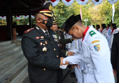 Kapolres Demak Pimpin Upacara Penurunan Bendera Hari Kemerdekaan RI Ke 77
